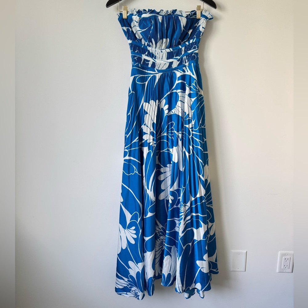Elegant Blue Floral Strapless Dress - Picture 10 of 13